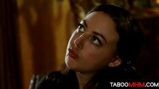 Padrastro se folla su hijastra como un profesor que castiga a una zorra colegiala