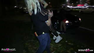 Horny slank seksbom Anni Engel Bloots in die motor van die Gebruiker genaai