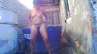 ���არეცხი მეტი ჩემი აუზი nude