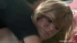 Seksikas blond Penny Pax külastuste hull mehhaanik Tommy Püstol ta kohtus terapeut, kuid ta overpowers tema ja fucks koos tohutu kukk kogu oma pood