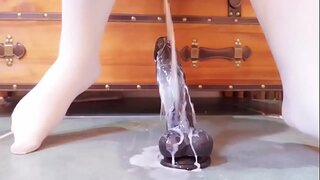 AASIAN TYTTÖ NAUTTII OLLA AASIAN TYTTÖ NAUTTII OLLA
