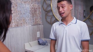 וינה שחור תפס אותה חבר Wacking עם אמא שלה את החזייה!