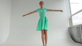 Gymnast Super solúbtha ballerina babe Alla