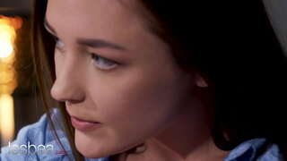 Аля Старк ліже кицьку та займається романтичним сексом з чеською красунею на підборах